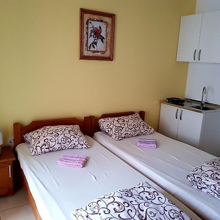 בודווה Guesthouse Sun Hostel מראה חיצוני תמונה