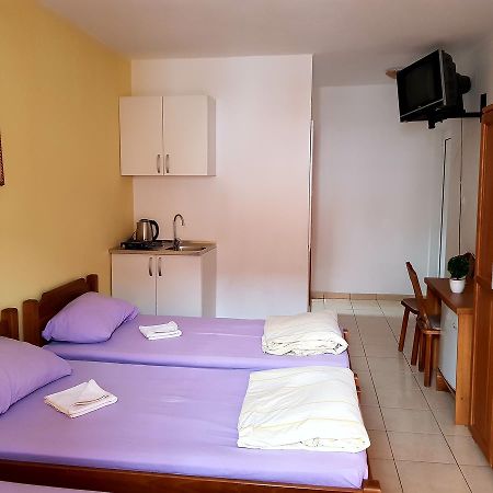 בודווה Guesthouse Sun Hostel מראה חיצוני תמונה
