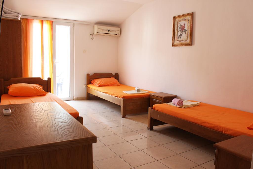 בודווה Guesthouse Sun Hostel מראה חיצוני תמונה