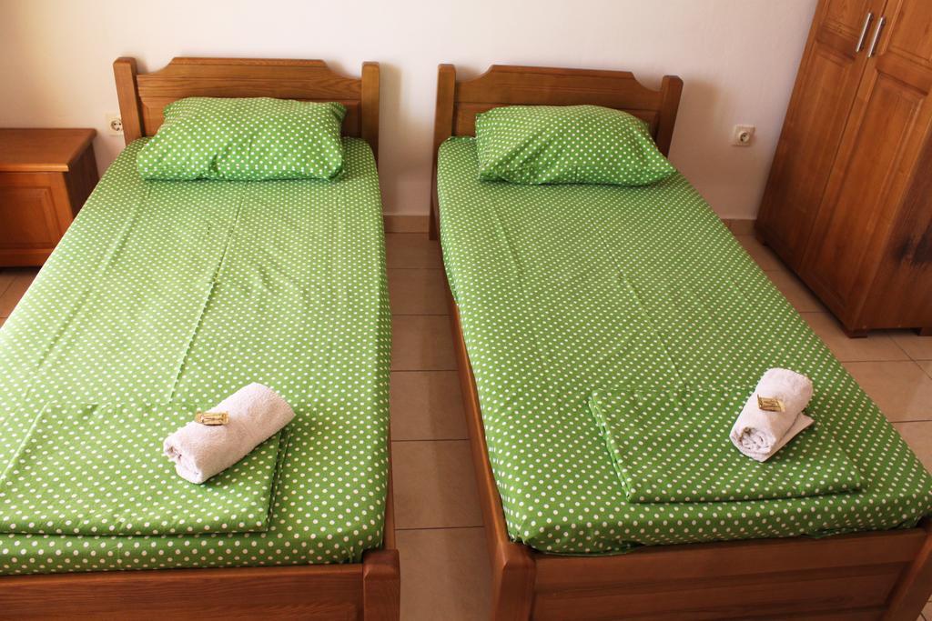 בודווה Guesthouse Sun Hostel מראה חיצוני תמונה