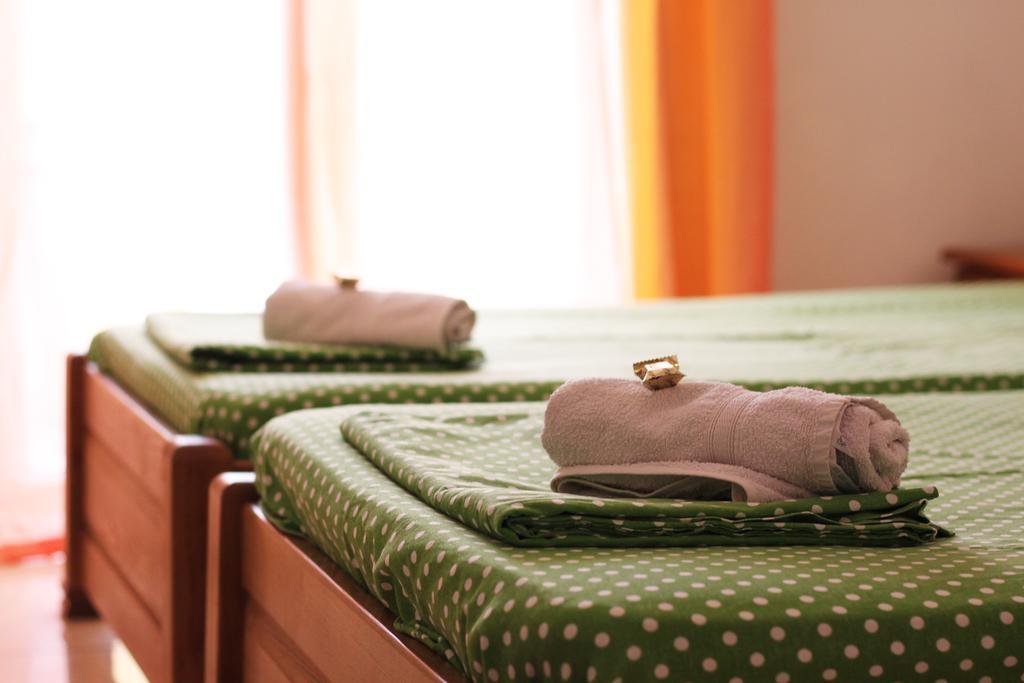 בודווה Guesthouse Sun Hostel מראה חיצוני תמונה