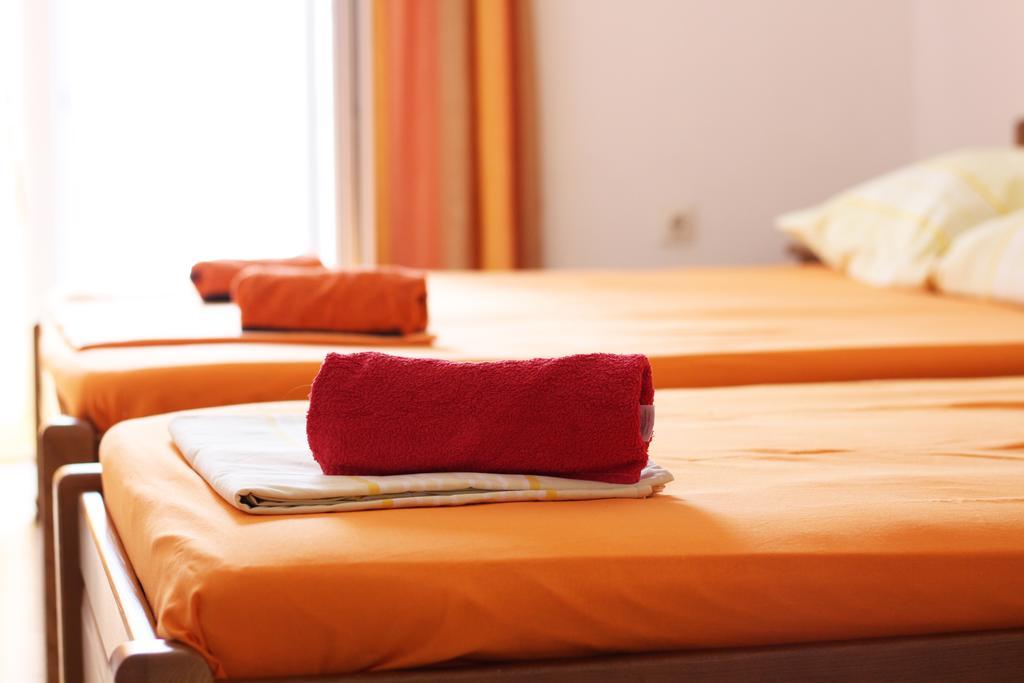 בודווה Guesthouse Sun Hostel מראה חיצוני תמונה