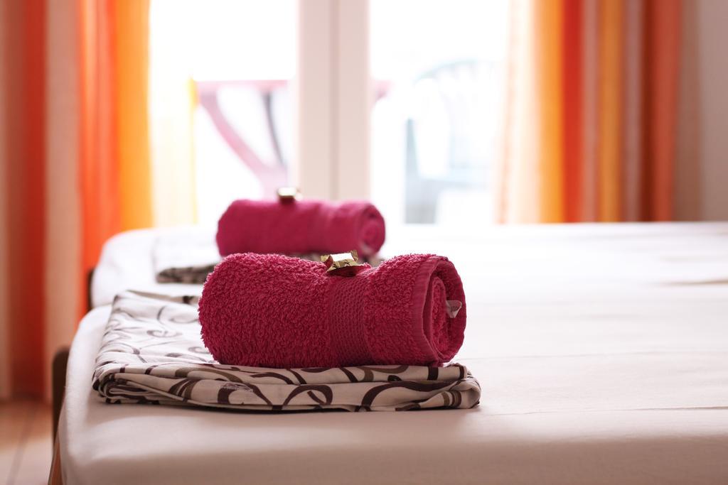 בודווה Guesthouse Sun Hostel מראה חיצוני תמונה