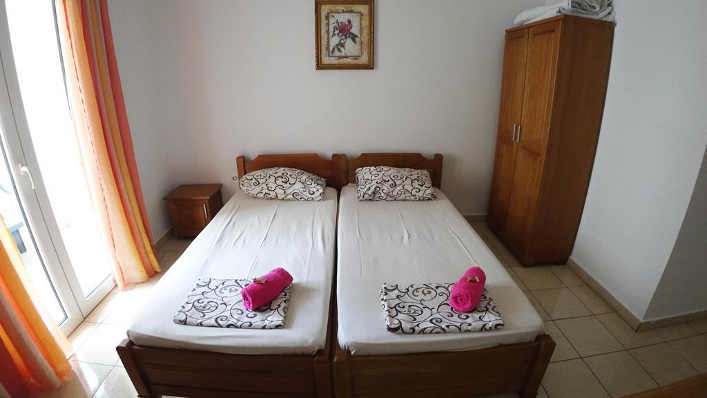 בודווה Guesthouse Sun Hostel מראה חיצוני תמונה