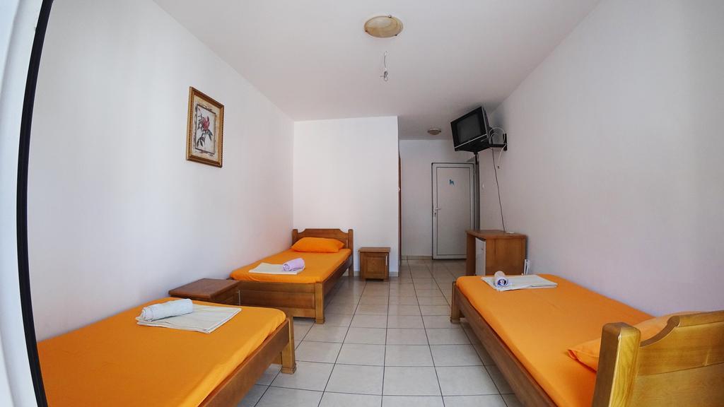 בודווה Guesthouse Sun Hostel מראה חיצוני תמונה