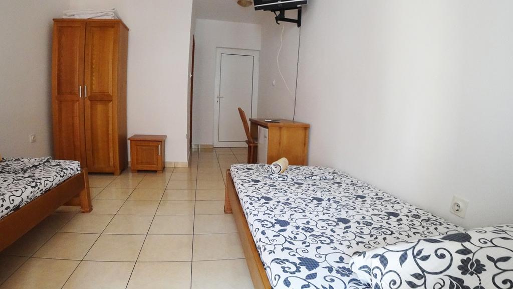 בודווה Guesthouse Sun Hostel מראה חיצוני תמונה