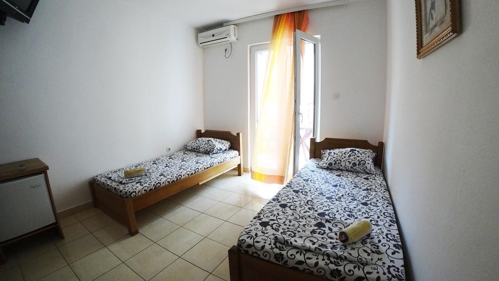 בודווה Guesthouse Sun Hostel מראה חיצוני תמונה