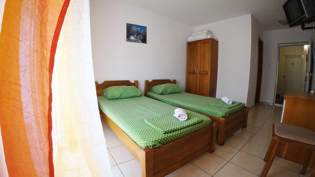 בודווה Guesthouse Sun Hostel מראה חיצוני תמונה