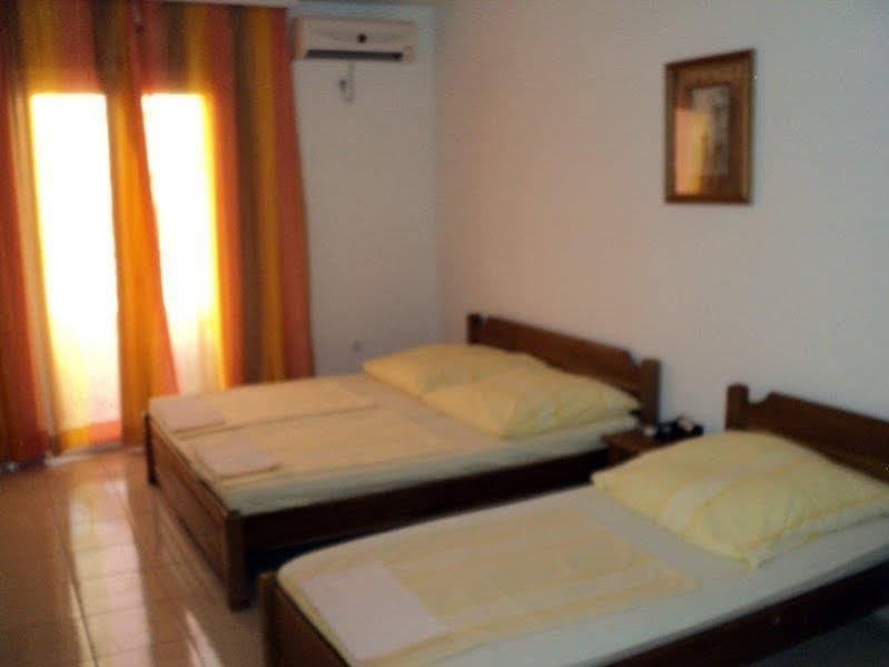 בודווה Guesthouse Sun Hostel מראה חיצוני תמונה