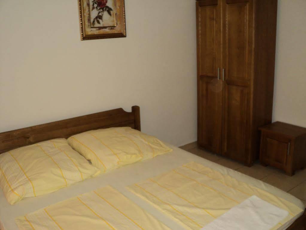 בודווה Guesthouse Sun Hostel מראה חיצוני תמונה