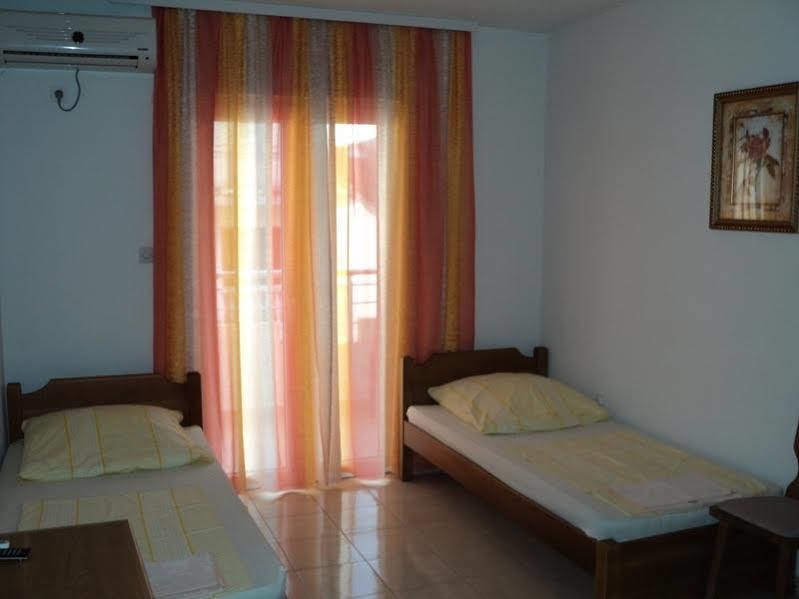בודווה Guesthouse Sun Hostel מראה חיצוני תמונה