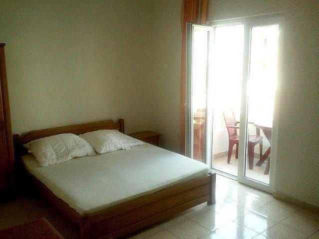 בודווה Guesthouse Sun Hostel מראה חיצוני תמונה