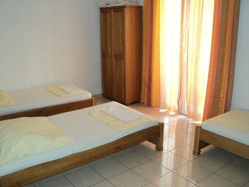 בודווה Guesthouse Sun Hostel מראה חיצוני תמונה