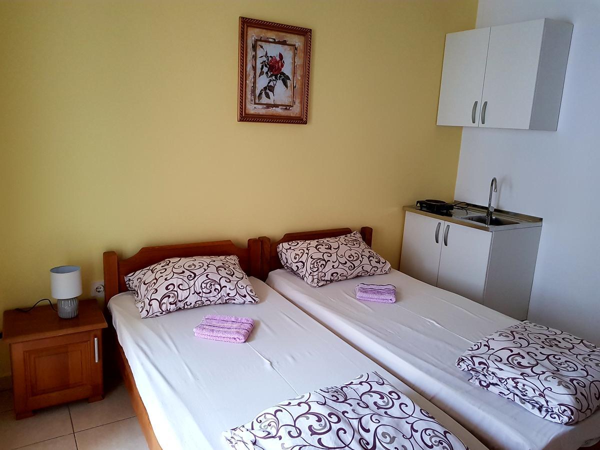 בודווה Guesthouse Sun Hostel מראה חיצוני תמונה
