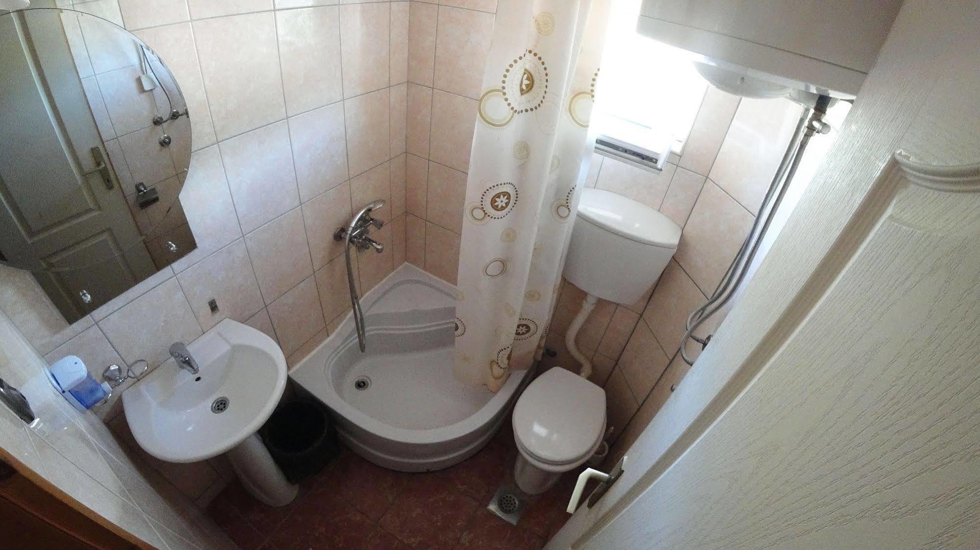 בודווה Guesthouse Sun Hostel מראה חיצוני תמונה
