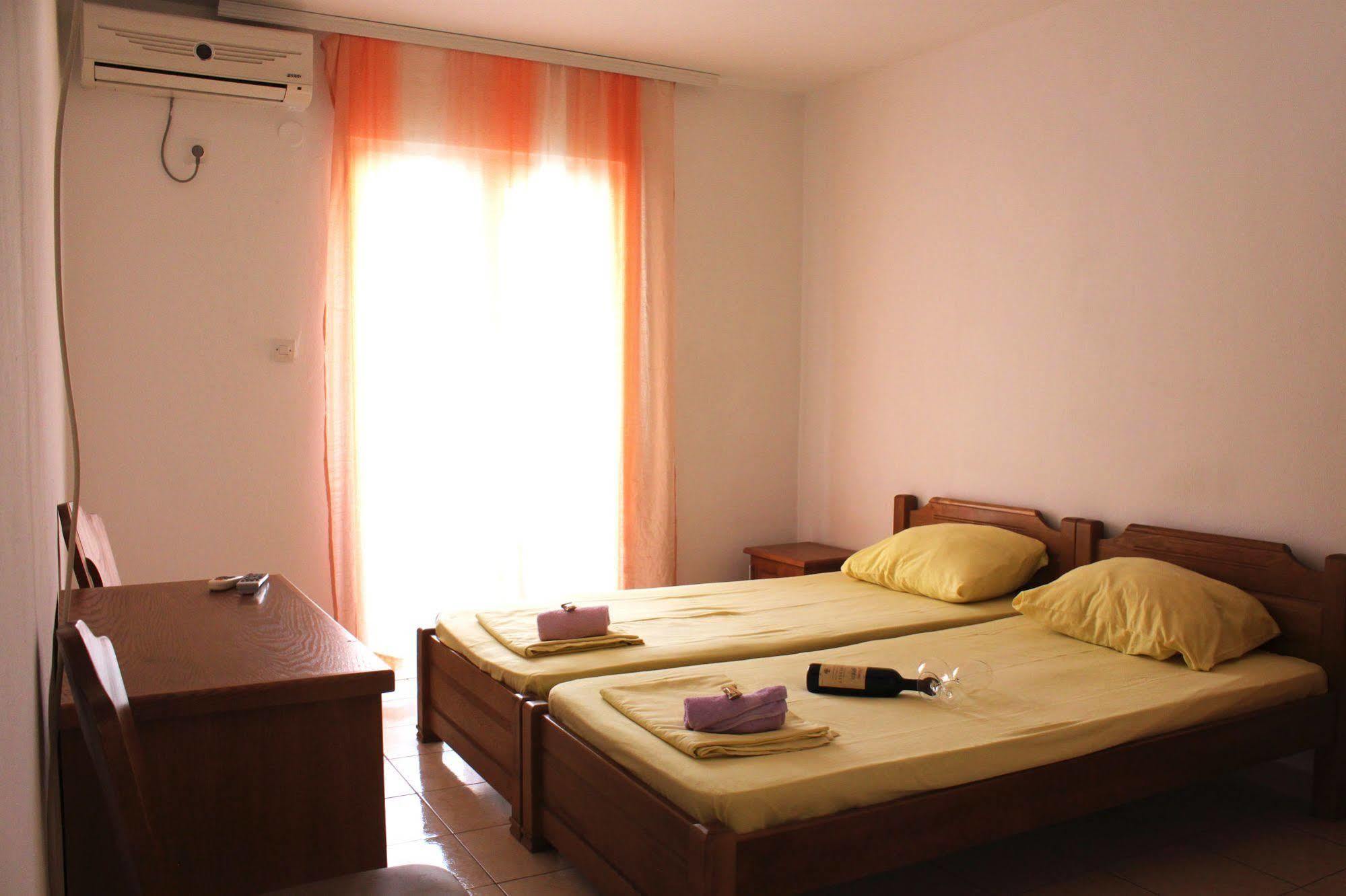 בודווה Guesthouse Sun Hostel מראה חיצוני תמונה