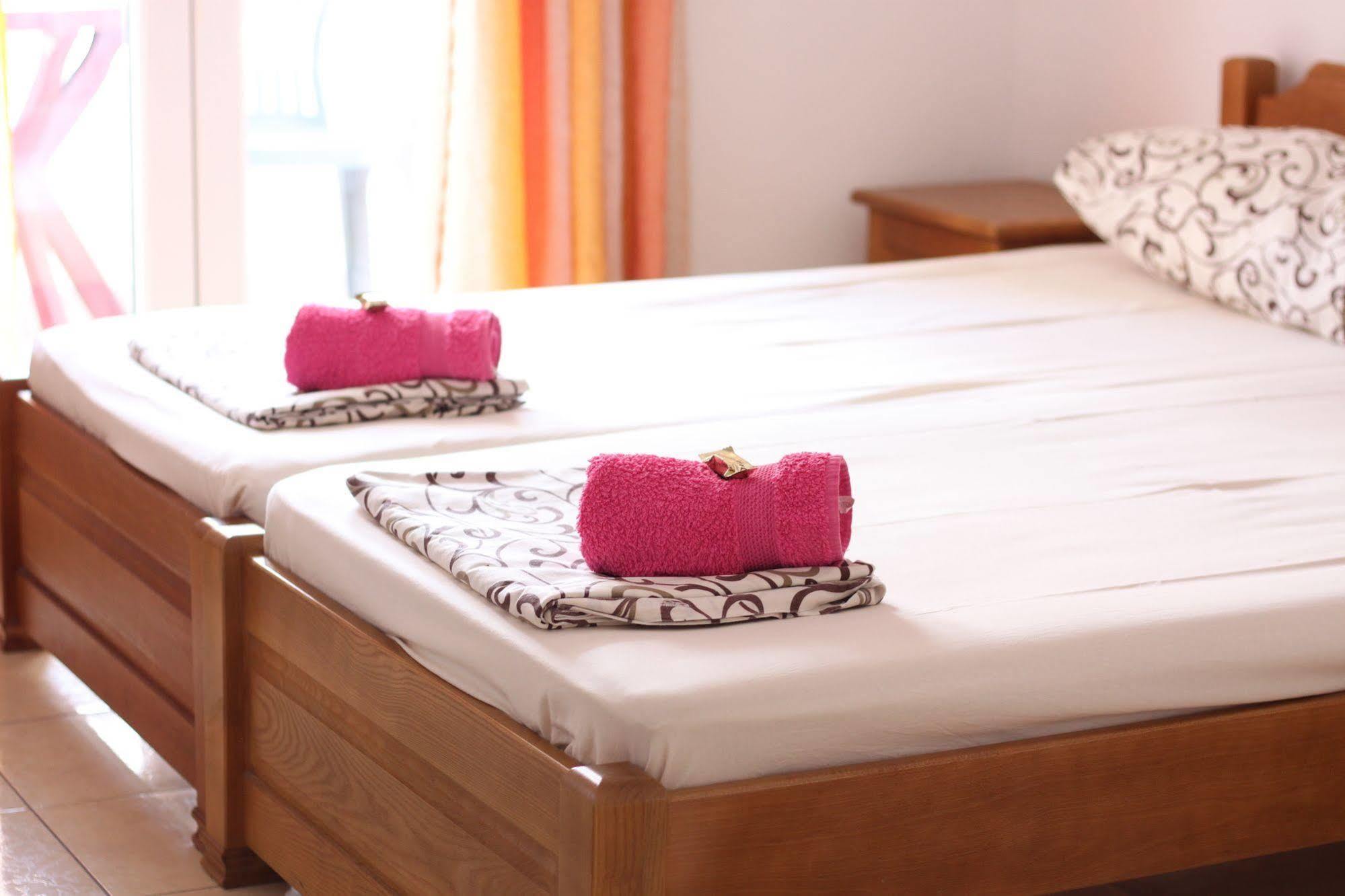 בודווה Guesthouse Sun Hostel מראה חיצוני תמונה