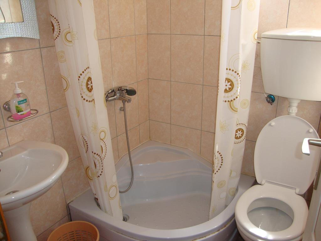 בודווה Guesthouse Sun Hostel מראה חיצוני תמונה