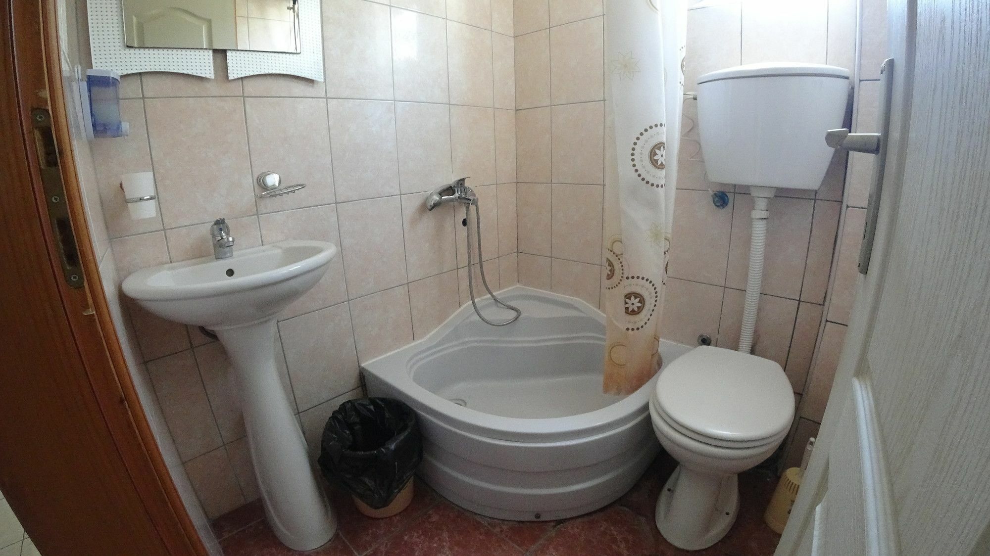בודווה Guesthouse Sun Hostel מראה חיצוני תמונה