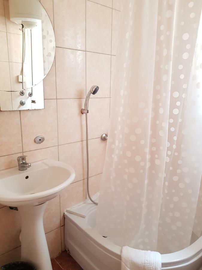בודווה Guesthouse Sun Hostel מראה חיצוני תמונה