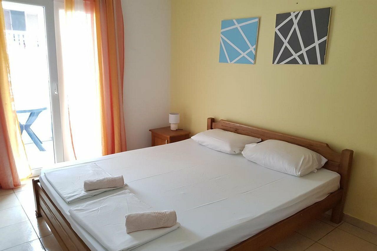 בודווה Guesthouse Sun Hostel מראה חיצוני תמונה