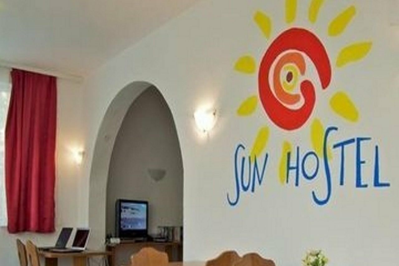 בודווה Guesthouse Sun Hostel מראה חיצוני תמונה