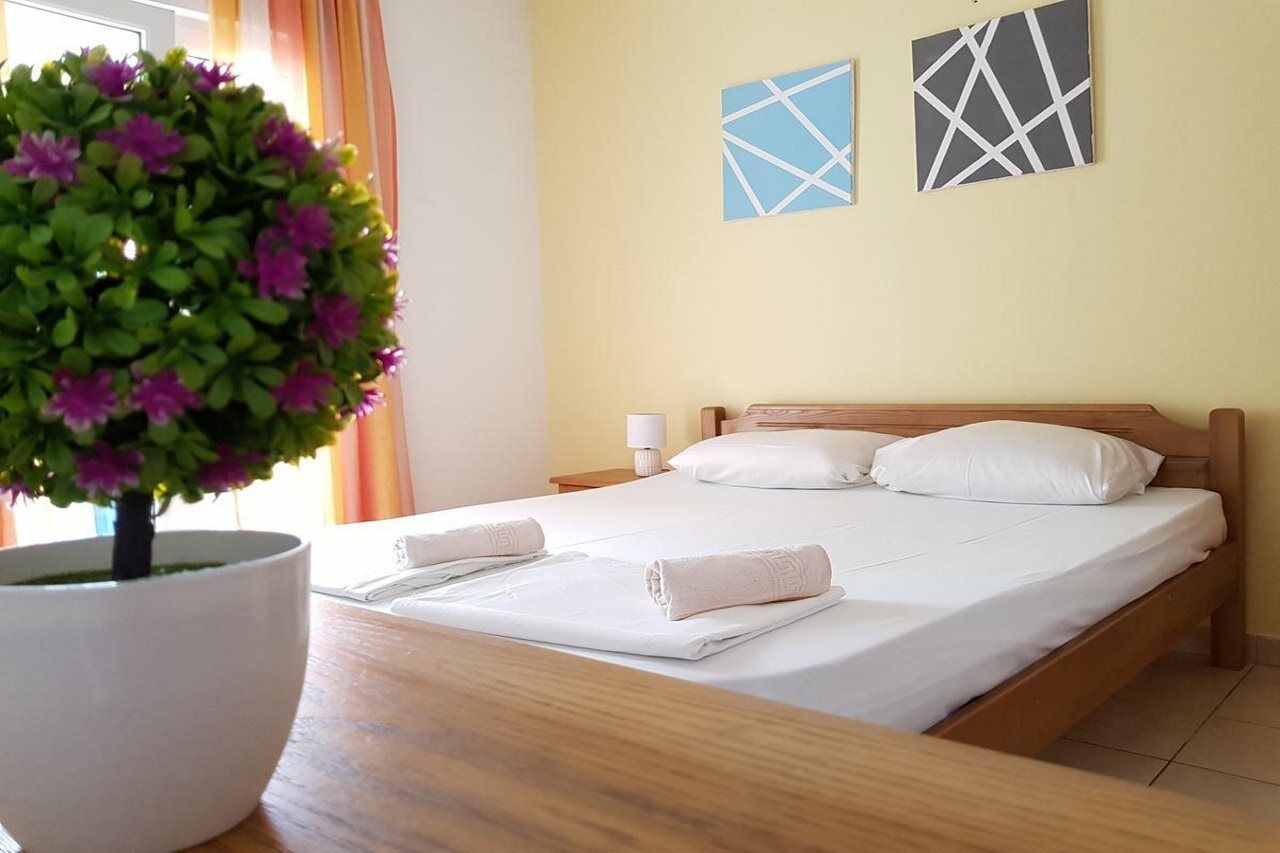 בודווה Guesthouse Sun Hostel מראה חיצוני תמונה
